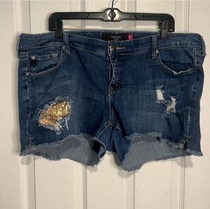Torrid stretchy distressed denim shorts w/ sequins size 16 in great condition